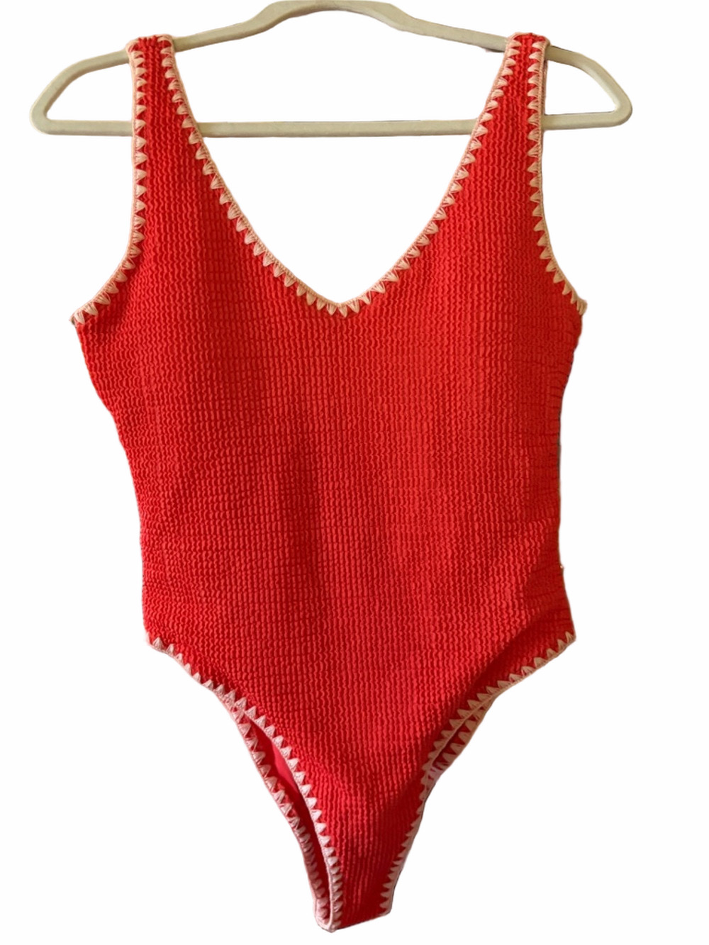 Bebe NWT living coral textured one piece swimsuit, white trim, V front / back XL